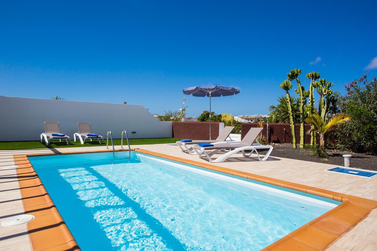 Las Marinas Deluxe Playa Blanca  Exterior photo
